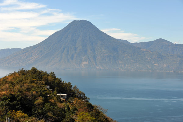 Volcan San Pedro on the west side of Lago de Atitlán