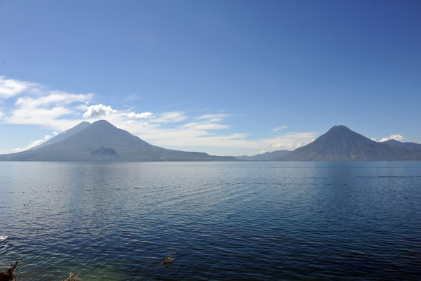 Volcan Tolimán, Volcan Atitlán and Cerro de Oro on the left, Volcan San Pedro on the right - Lago de Atitlán
