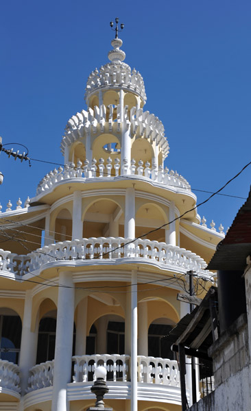 Wedding cake tower of the Primera Iglesia Bautista