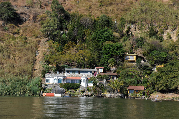 Lakeside homes just to the west of Jaibalito