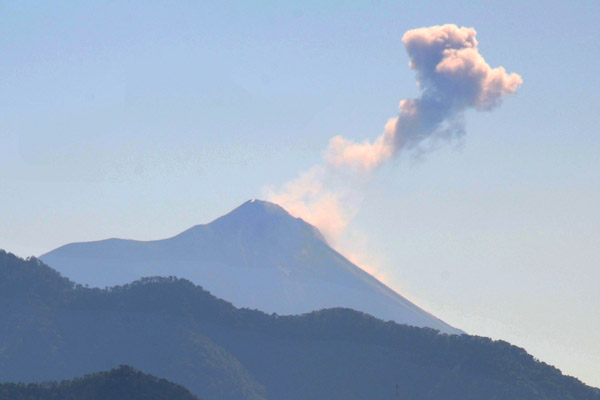 A minor eruption of Volcán de Fuego (3763m/12,345ft)