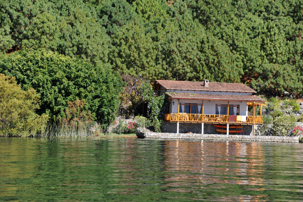 Modest lakeside home between Tzununa and San Marcos La Laguna