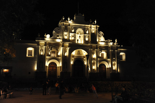 The Catedral de Santiago illuminated at night, Antigua Guatemala
