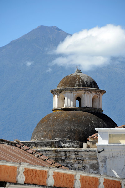 A dome with the peak of Volcn Acatenango