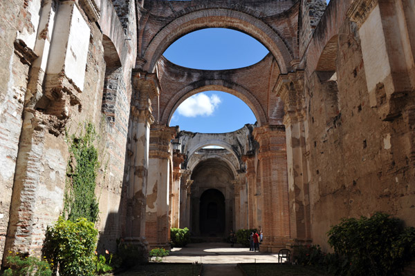 Looking down the main aisle towards the former altar, Cathedral of Santiago, Antigua
