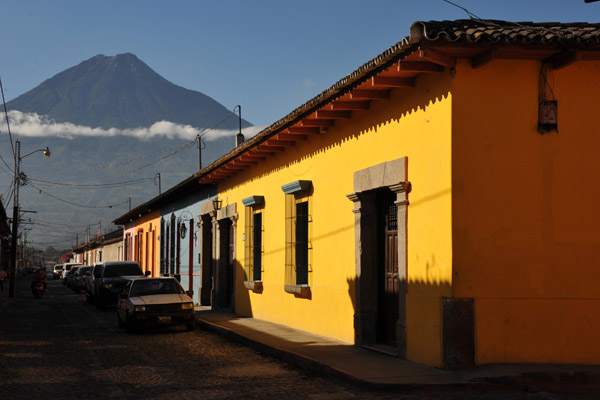 For orientation, Volcn de Agua is directly south of the city of Antigua Guatemala