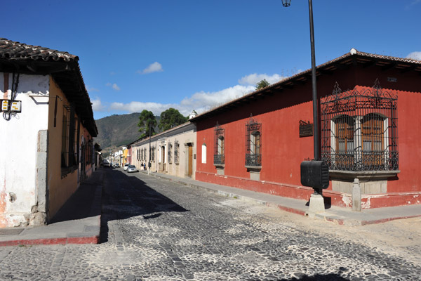 The streets of Antigua look much better without parked cars