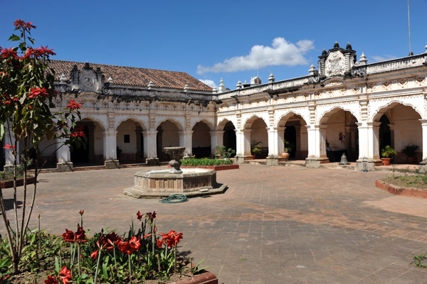 Just south of the Cathedral, the former university now houses the Museum of Colonial Art