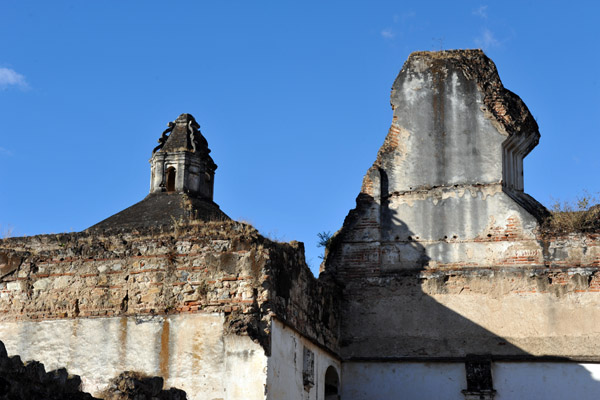 One small dome seems to have survived the 1773 earthquake
