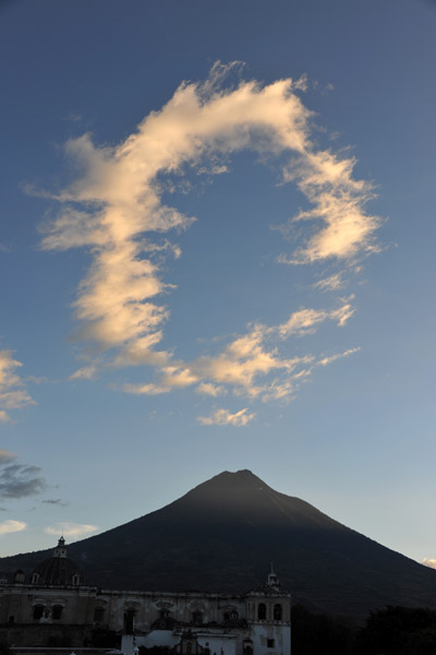 A nearly perfect circular cloud over Volcn de Agua
