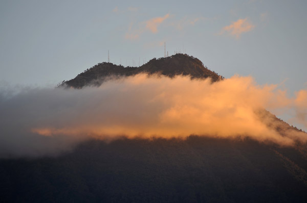 Clouds move in almost completely obscuring the summit of Volcn de Agua