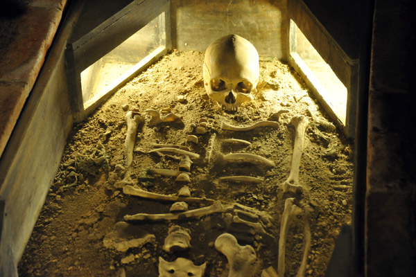 Burial in the crypt of the Convent of Santo Domingo