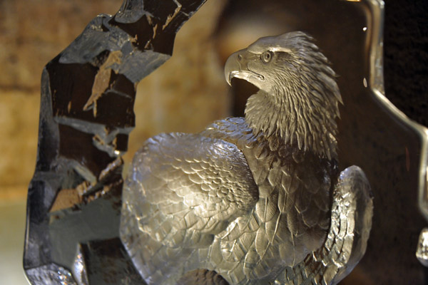 Eagle carved in glass by Mats Jonasson, Sweden