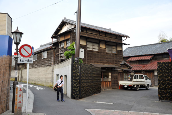 Some traditional-style architecture survives in Narita-town