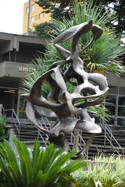 Sculpture on Largo das Andorinhas, Campinas