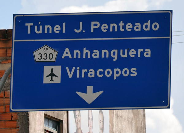 Road sign for Viracopos Airport, Túnel J. Penteado, Campinas
