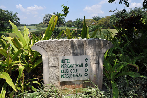 Cengkareng Soewarna Golf Club located between the parallel runways at Soekarno-Hatta Int'l Airport