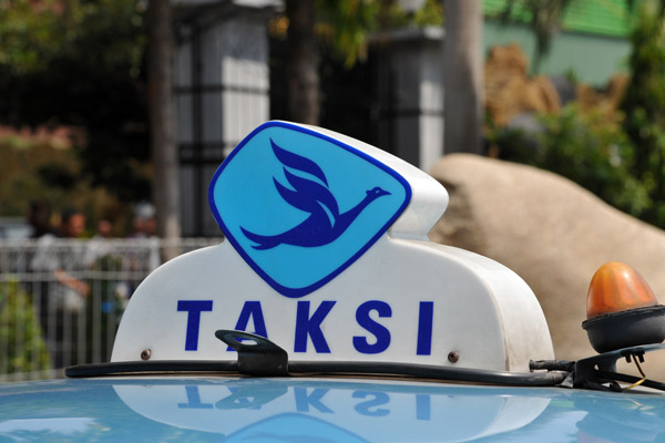 Blue Bird Taksi, one of Jakarta's more reliable choices