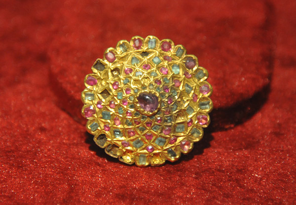 Insignia Ring