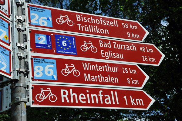 This way to Rheinfall 1 km from Neuhausen via the right bank