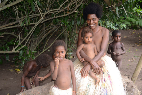 Yakel tribe, Tanna - mother with 4 young children