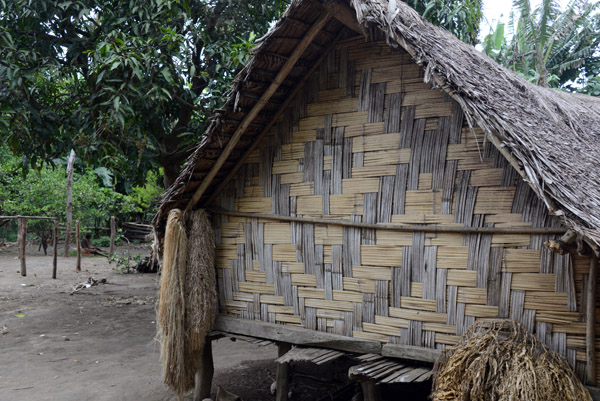 Raised hut, Louinio Nambas Kastom Village