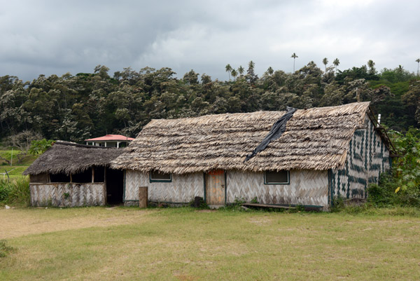 A large hut built of traditional material, Lenakel