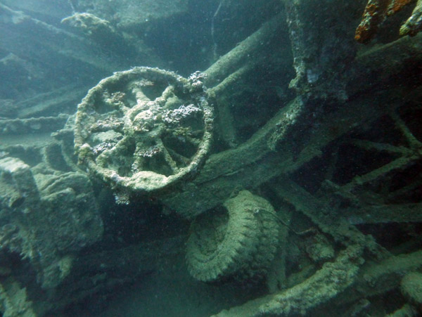 Unable to agree, the Americans dumped everything into the sea and went home leaving Vanuatu with a unique dive site