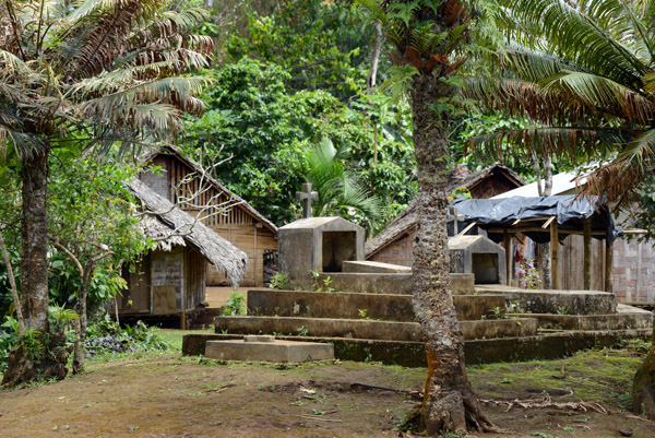 Grave monuments, Vunaspef village