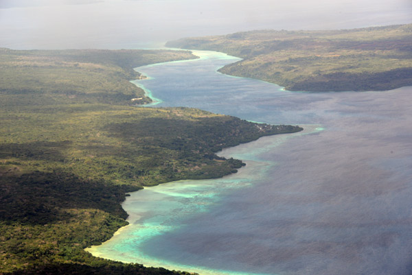 Moso Island forming the north side of Havana Harbor - Efaté