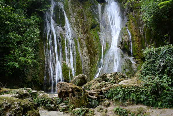 The main falls, Mele Cascades