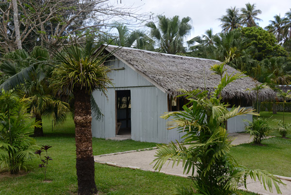 Tin hut with a thatched roof, Mele Village