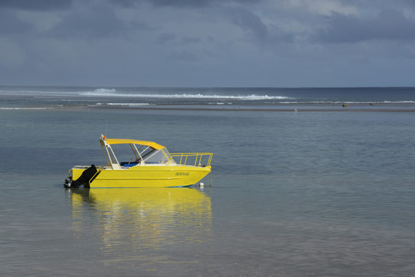 Yellow motorboat, Maui Bay