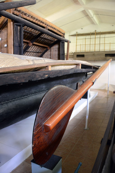Giant oar of the 1913 Ratu Finau