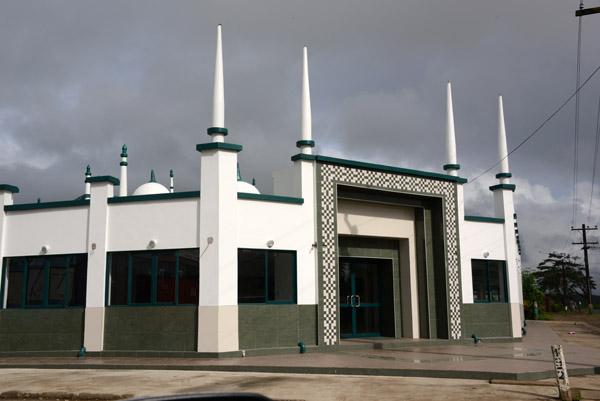 Mosque off Kings Road north of Suva