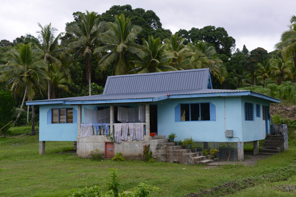 Blue house, Naiserelagi