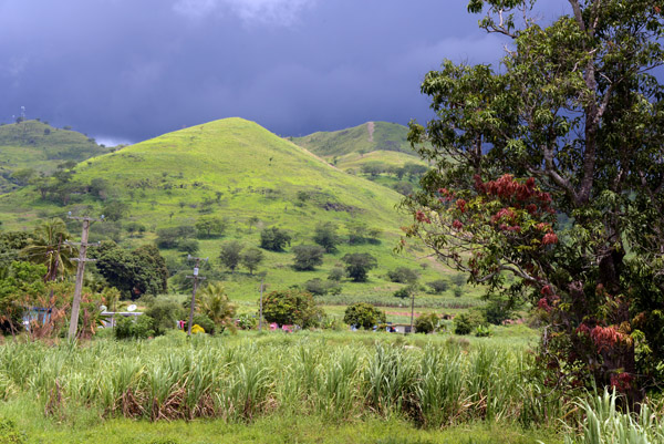 A little light on the green hills approaching Ba Town