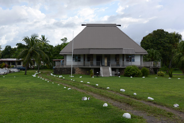 Modern house built in traditional Fijian style, Nailaga