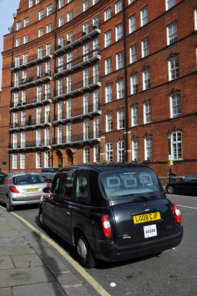 Black London Taxi, Kensington Gore