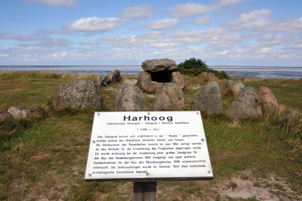 Harhoog - stone age grave, ca 2500 BC, Keitum