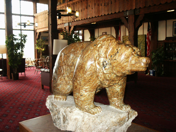 Bear sculpture, Prince of Wales Hotel