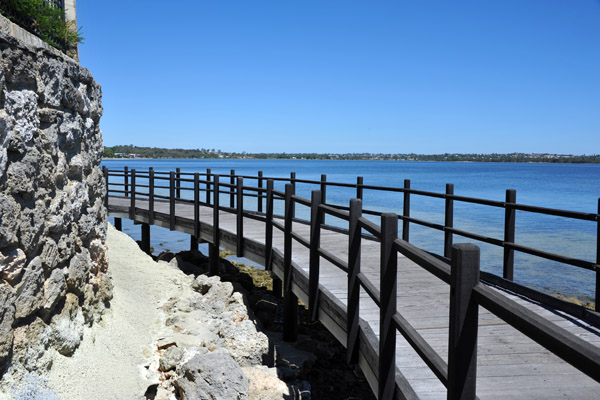 I chose to follow the south bank of the river through pretty Melville