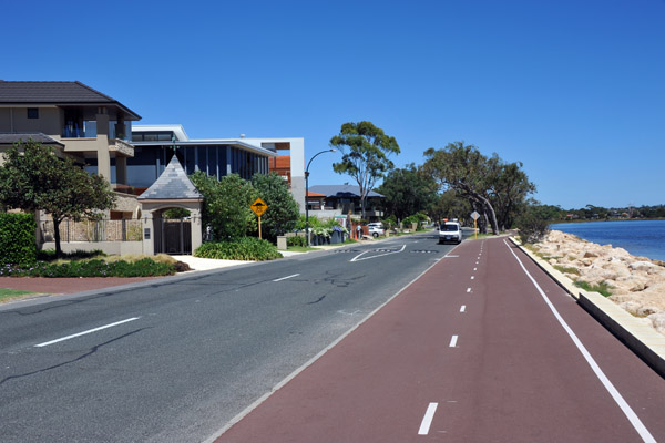 Bike path along Melville Beach Road