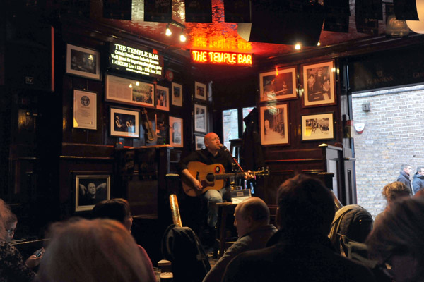 Live music in the Temple Bar, Dublin