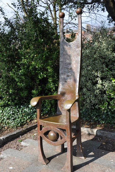 Joker's Chair, Dermot Morgan (1952-1998), Merrion Square