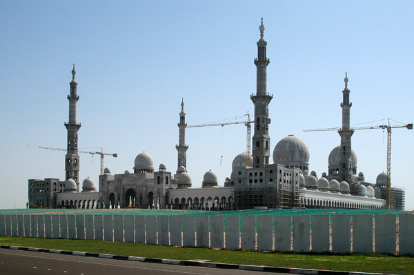 Sheikh Zayed Mosque, Abu Dhabi, July 2004