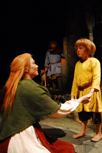 Celtic woman Melkorka Mýrkjartansdóttir with his son Ólafur ca 935 AD