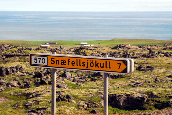 Turnoff for the mountain road to Snfellsnesjkull