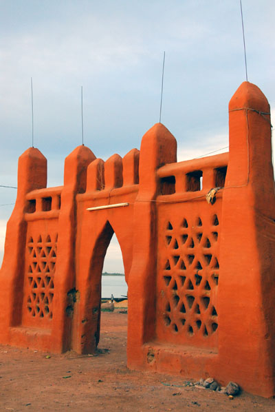 Decorative Sudan-style arch on the Ségou riverfront