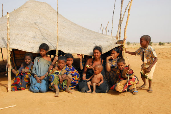 Family of Nomads camped along the track to Timbuktu